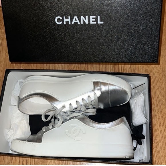NIB Chanel Iridescent Goatskin Womens Sneakers 41 White Silver - Picture 14 of 16
